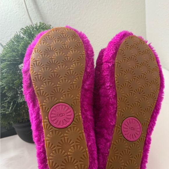 UGG Fuchsia Fluffy Slippers - Picture 6 of 6